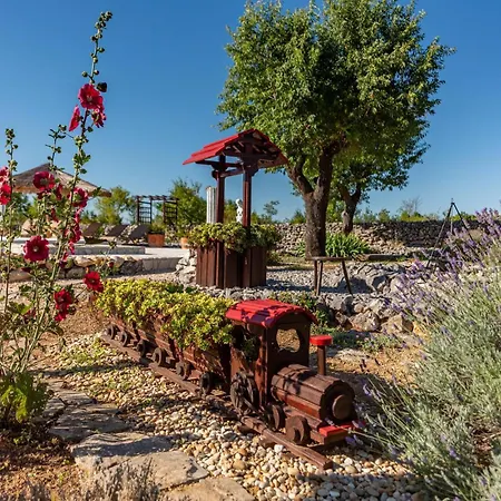 2 Bedroom Stunning In