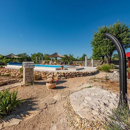 Holiday home 2 Bedroom Stunning In Gornje Ceranje