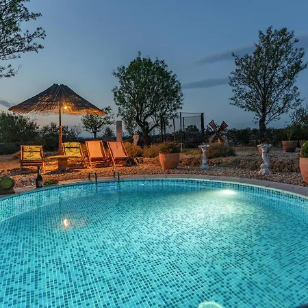 2 Bedroom Stunning In